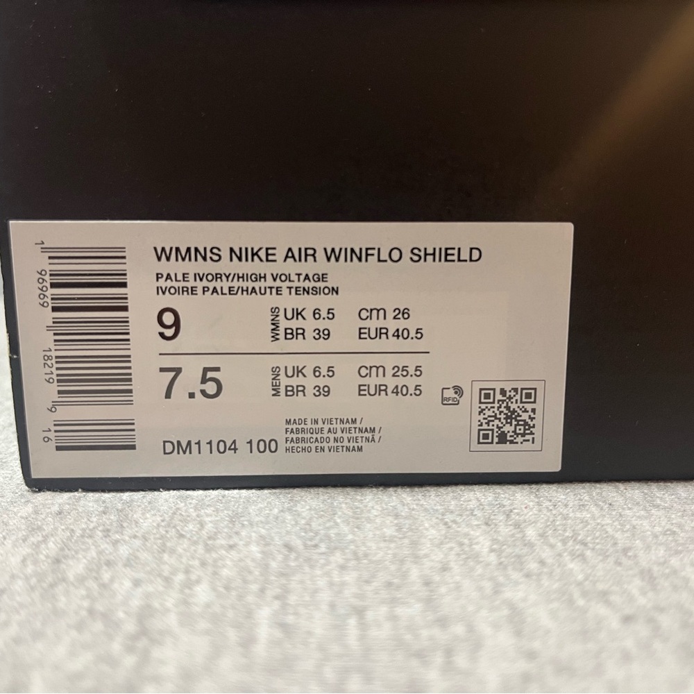 Nike Air Winflo Shield Volt Storm-Tread Running Women's Shoe Size 9 DM1104-100 - Picture 11 of 11